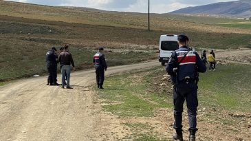 Komşu dehşeti: Baba ile oğlu silahla &ouml;ld&uuml;r&uuml;ld&uuml;