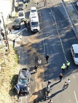 Kontrolden &Ccedil;ıkan TIR Dehşet Sa&ccedil;tı: 3 &Ouml;l&uuml;, 4 Yaralı