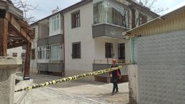 Konya'da 3.2 b&uuml;y&uuml;kl&uuml;ğ&uuml;ndeki depremin ardından 2 bina tahliye edildi! B&uuml;y&uuml;k &ccedil;atlaklar oluştu