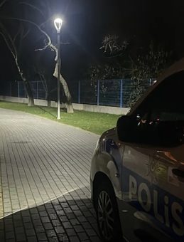 Konya&rsquo;da Parkta Bı&ccedil;aklı Kavga: 3 Kişi Yaralandı!