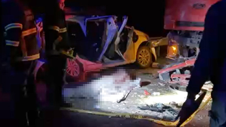 Korkun&ccedil; kaza: 1 &ouml;l&uuml;, 4 yaralı