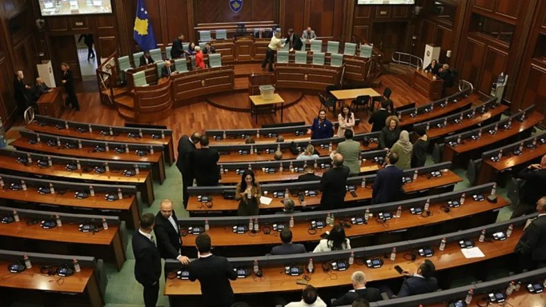 Kosova'da Yeniden Erken Genel Se&ccedil;ime Gidiliyor