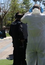 K&ouml;t&uuml; kokunun sebebi şoke etti: Reklam panosunda erkek cesedi!