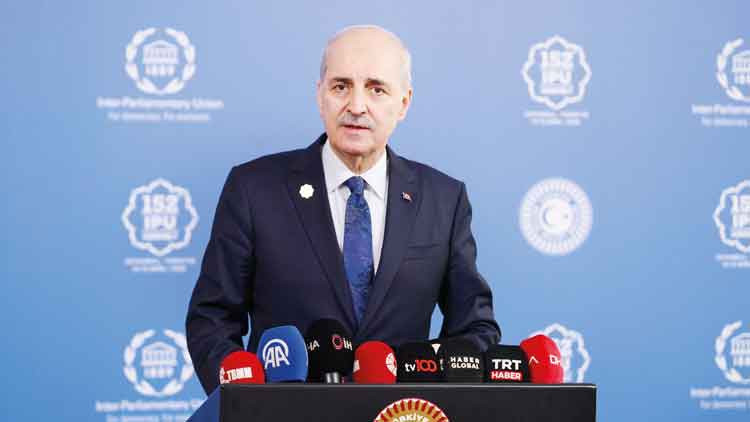 Kurtulmuş: İnsanlık su&ccedil;larının faturasını kadınlar &ouml;d&uuml;yor