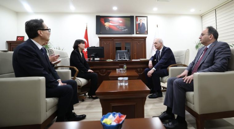 Kurtulmuş, Koreli Milletvekilini Tedavi G&ouml;rd&uuml;ğ&uuml; Hastanede Ziyaret Etti