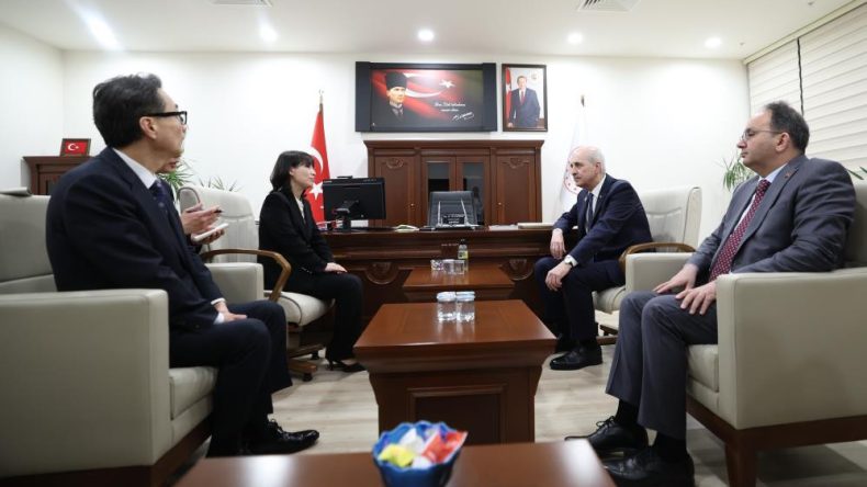 Kurtulmuş, Koreli Milletvekilini Tedavi G&ouml;rd&uuml;ğ&uuml; Hastanede Ziyaret Etti