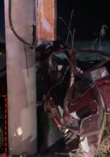 K&uuml;tahya&rsquo;da Acı Kaza! Otomobil Beton Direğe Ok Gibi Saplandı: S&uuml;r&uuml;c&uuml; Hayatını Kaybetti!
