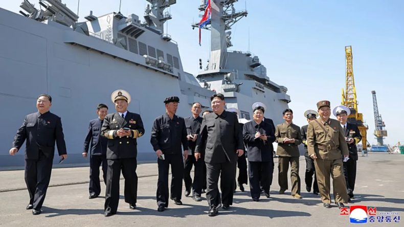 Kuzey Kore'den F&uuml;ze Testi Denemesi: Kim Jong-un Denetledi!