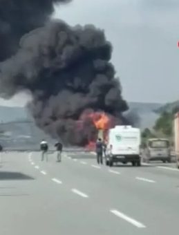 Kuzey Marmara Otoyolu'nda Seyir Halinde Tırda Yangın