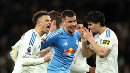 Leeds United, Manchester United&rsquo;ı deplasmanda devirdi!