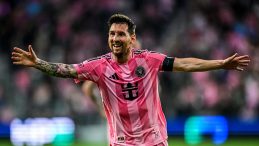 Lionel Messi İspanya'da Kul&uuml;p Satın Aldı