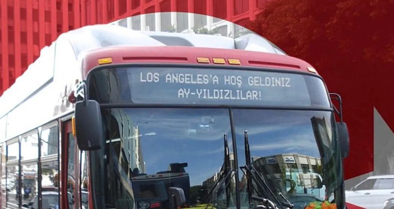 Los Angeles&rsquo;taki otob&uuml;slere "Hoş geldiniz Ay Yıldızlılar" yazıldı