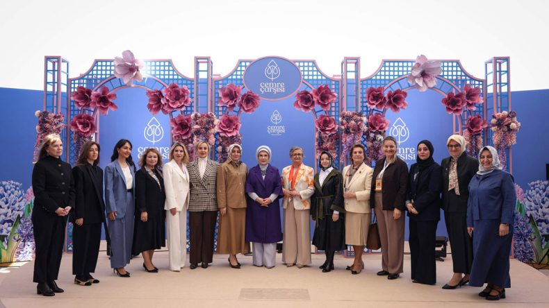 &lsquo;Cemre &Ccedil;arşısı&rsquo;nı a&ccedil;an Emine Erdoğan: Şimdi iyilik vakti