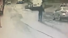 &lsquo;Karımla birlikte oluyor&rsquo; dedi, komşusunu &ouml;ld&uuml;rd&uuml;