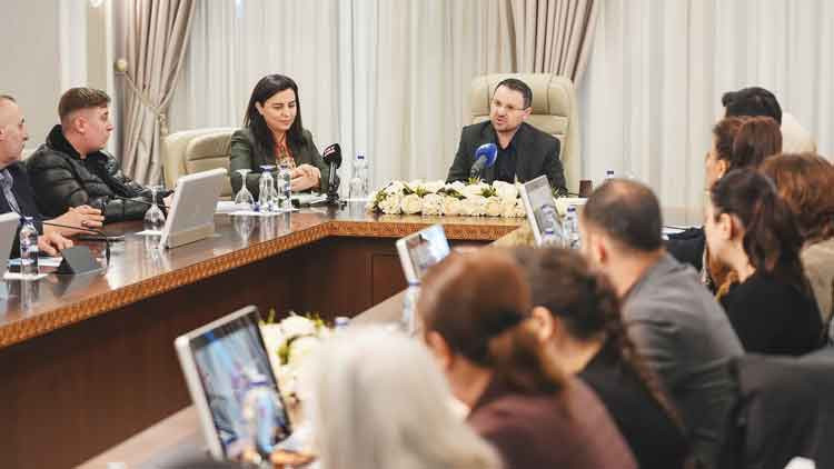 &lsquo;Su&ccedil;a S&uuml;r&uuml;klenen &Ccedil;ocuk&rsquo; Mağdurlarıyla Buluşma