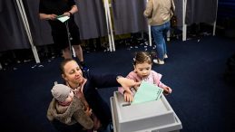 Macaristan&rsquo;da kritik se&ccedil;im yarışı: Anketlerde kim &ouml;nde?