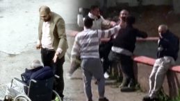 Mahallenin gen&ccedil;leri g&ouml;r&uuml;nce dayanamadı: Tekme tokat d&ouml;vd&uuml;ler