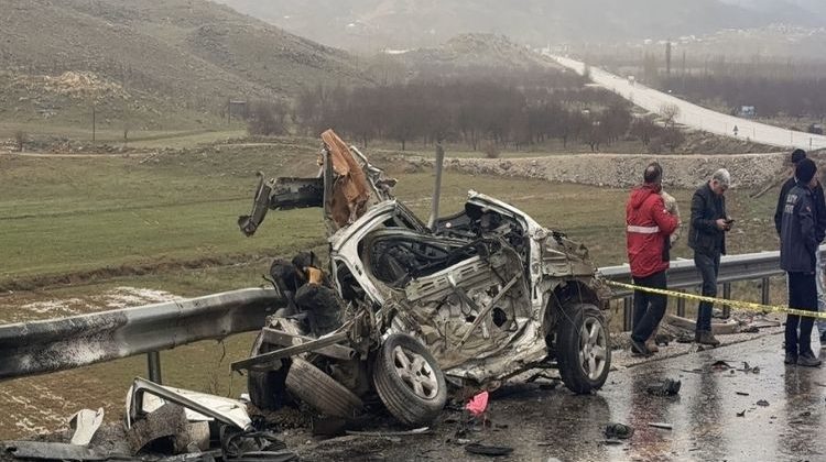 Malatya'da feci kaza: 3 &ouml;l&uuml;, 1 yaralı