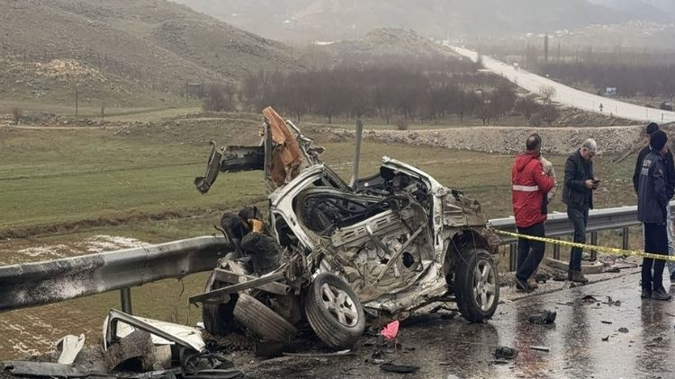 Malatya'da feci kaza: 3 &ouml;l&uuml;, 1 yaralı
