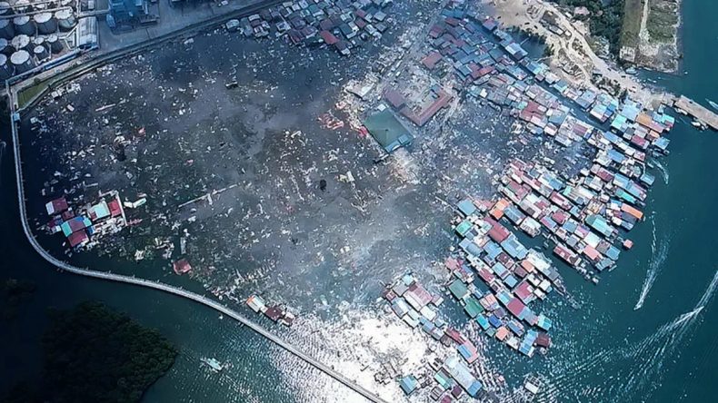 Malezya&rsquo;da y&uuml;zen kasabada feci yangın: 1000 ev k&uuml;l oldu