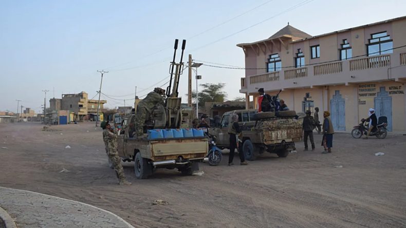 Mali&rsquo;de silahlı gruplardan kanlı baskın: Savunma Bakanı saldırıda &ouml;ld&uuml;