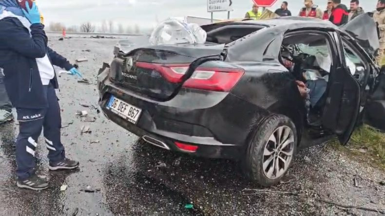 Manisa ve Bitlis'te kaza: 4 can kaybı, 6 yaralı