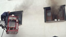 Manisa'da evini ateşe veren kişi g&ouml;zaltına alınmıştı! Nezarethanede rahatsızlandı, kaldırıldığı hastanede hayatını kaybetti