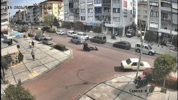 Manisa'da feci kaza: Kontrolden &ccedil;ıkan motosikletli kamyonetin altında kaldı! 17 yaşındaki gen&ccedil; hayatını kaybetti