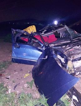 Manisa&rsquo;da otomobil şarampole devrildi: 1 &ouml;l&uuml;, 1 yaralı