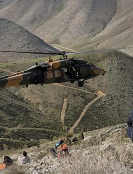 Mantar toplamak i&ccedil;in &ccedil;ıktığı dağda mahsur kalmıştı: Askeri helikopterle kurtarıldı!