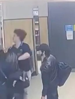 Market çalışanına yumruklu saldırı: Aldığı darbeyle yere serildi! Şüpheliler yakalandı