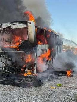Marmaris'te tur otob&uuml;s&uuml; alevlere teslim oldu