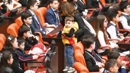 Meclis &Ccedil;ocuklarla Şenlendi
