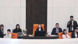 Meclis&rsquo;te 23 Nisan Coşkusu