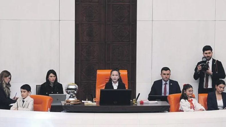 Meclis&rsquo;te 23 Nisan Coşkusu