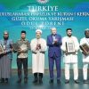 Medeni d&uuml;nya 3 maymunu oynuyor