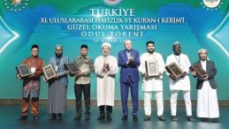 Medeni d&uuml;nya 3 maymunu oynuyor