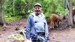 Merdivenden d&uuml;şen 65 yaşındaki adam hayatını kaybetti