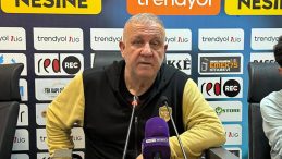 Mesut Bakkal: Ben 'ileri' diyorum bizimkiler geri oynuyor!