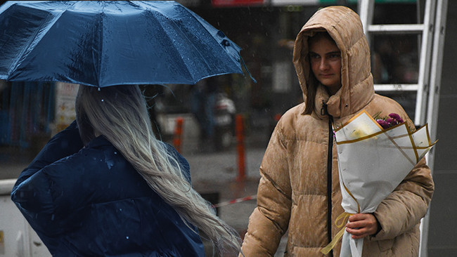 Meteoroloji saat verdi: Gök gürültülü ve kuvvetli sağanak geliyor! | 13 kente kritik uyarı: Yağış, rüzgar ve toz taşınımı…