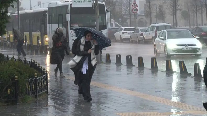 Meteoroloji'den 17 il i&ccedil;in sarı kodlu uyarı: Kar, sağanak ve şiddetli r&uuml;zgar