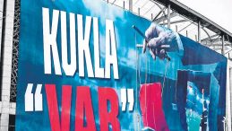 MHK&rsquo;ye pankartlı tepki: Kukla var!