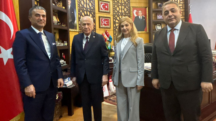 MHP lideri Devlet Bah&ccedil;eli Demir&ouml;ren Medya heyetini kabul etti: Uzak Şehir'i ka&ccedil;ırmadan izliyorum