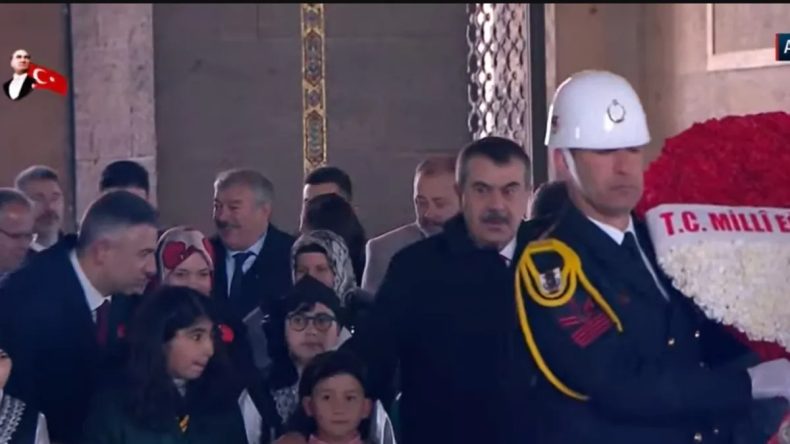 Milli Eğitim Bakanı Yusuf Tekin, 81 İlden &Ccedil;ocuklarla Anıtkabir'de