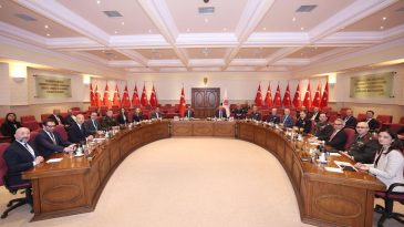 Milli Savunma Bakanı G&uuml;ler, ABD-T&uuml;rkiye İş Konseyi Heyetini Kabul Etti
