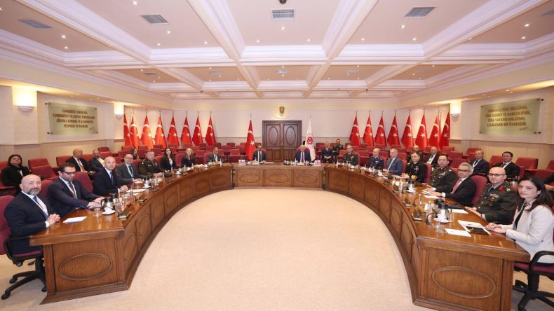 Milli Savunma Bakanı G&uuml;ler, ABD-T&uuml;rkiye İş Konseyi Heyetini Kabul Etti