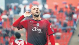 Muriqi tamam sıra kul&uuml;b&uuml;nde