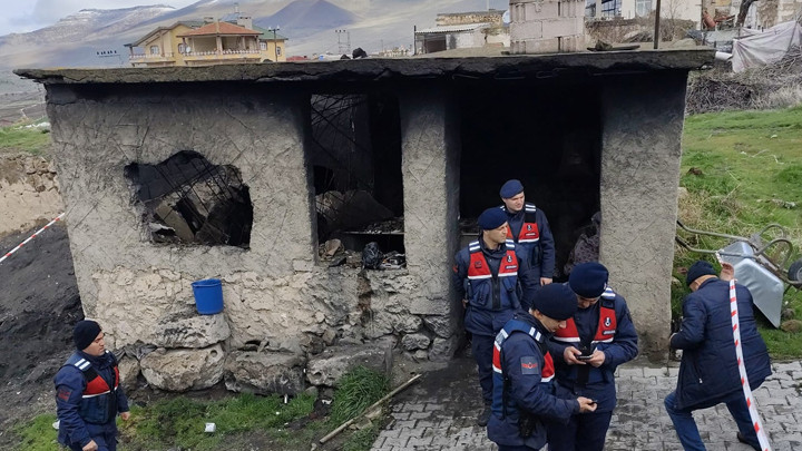 Nevşehir'de fırının tavanı &ccedil;&ouml;kt&uuml;! Enkaz altında kalan kadın hayatını kaybetti