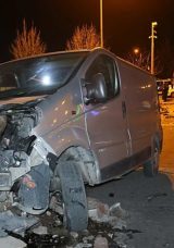 Nevşehir&rsquo;de minib&uuml;s ile otomobil &ccedil;arpıştı: 1'i ağır 3 yaralı