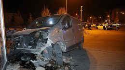 Nevşehir&rsquo;de minib&uuml;s ile otomobil &ccedil;arpıştı: 1'i ağır 3 yaralı